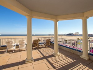 belmont201-6292-balcony.jpg