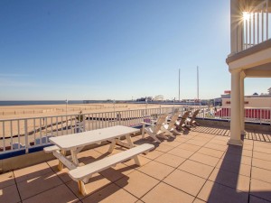 belmont201-6293-balcony.jpg