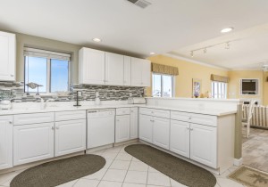 astoria402-1kitchen.jpg