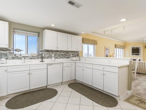 astoria402-1kitchen.jpg