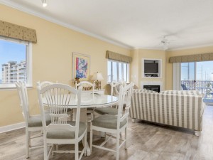 astoria402-2diningarea.jpg