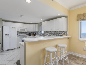 astoria402-6kitchen.jpg