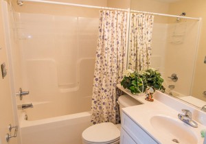 img-1276-bathroom-kelsey.jpg