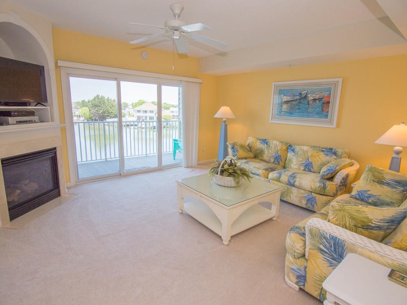 img-1292-living-area.jpg