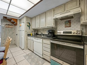 century2202-13-kitchen.jpg