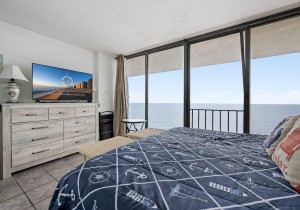 century2202-21-bedroom.jpg