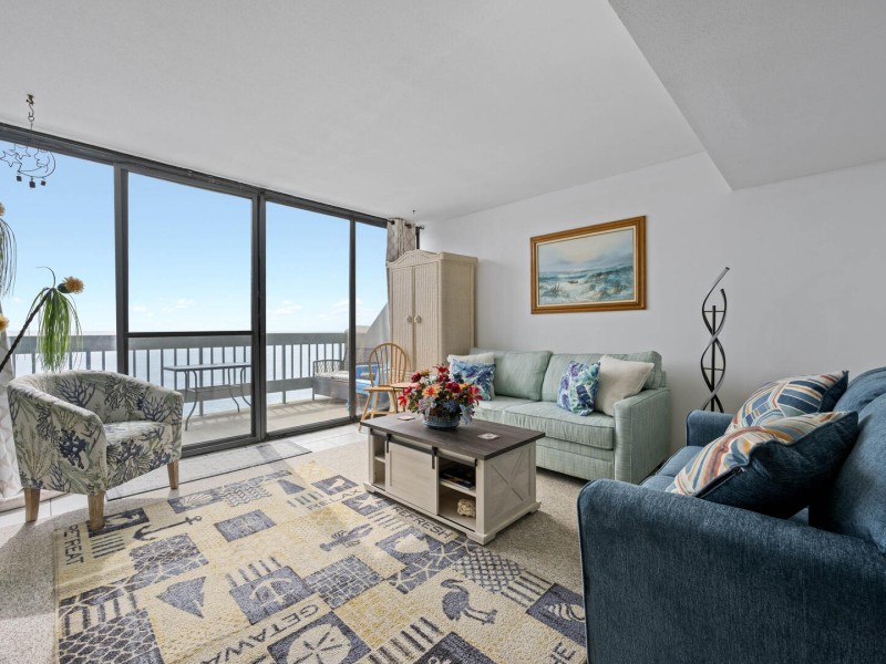 century2202-7-living-area.jpg