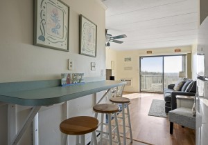 db109-10-breakfast-bar.jpg
