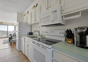 db109-11-kitchen.jpg