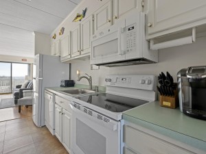 db109-11-kitchen.jpg