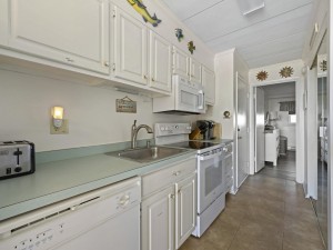 db109-12-kitchen.jpg