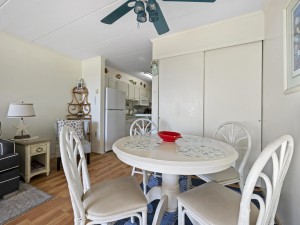 db109-13-dining.jpg
