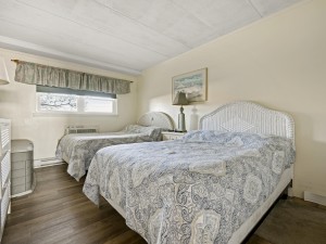 db109-15-bedroom-1.jpg