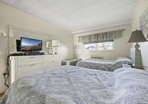 db109-16-bedroom.jpg