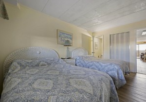 db109-17-bedroom.jpg