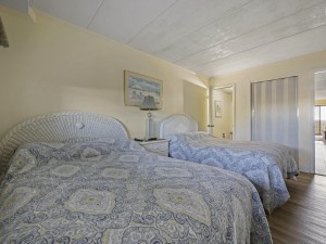 db109-17-bedroom.jpg