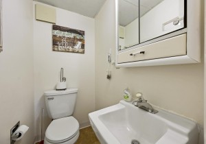 db109-18-half-bath.jpg