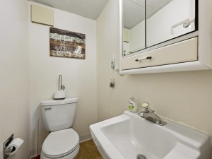 db109-18-half-bath.jpg