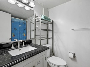 db109-20-full-bath.jpg