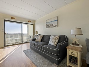 db109-7-living-area.jpg