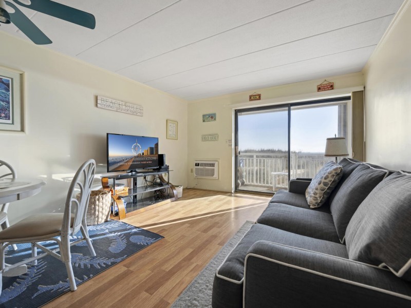 db109-8-living-area.jpg