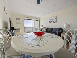 db109-9-dining.jpg