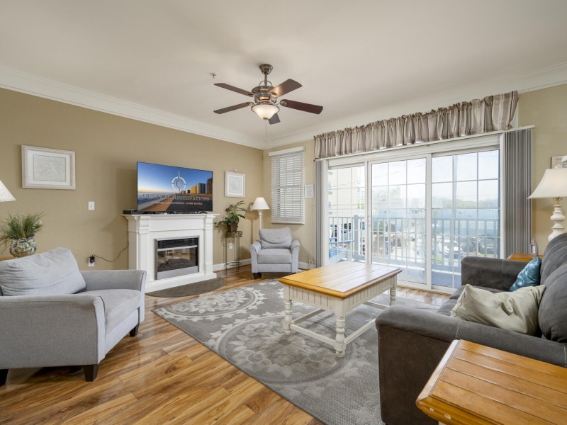 isabella3-18-living-area.jpg