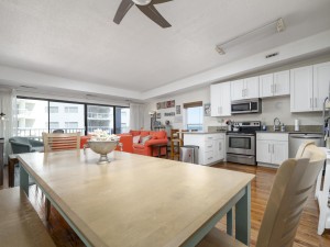 60east3e-15-dining.jpg