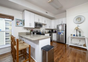 60east3e-17-kitchen.jpg