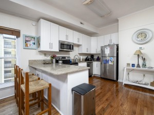 60east3e-17-kitchen.jpg