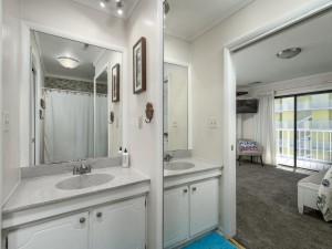60east3e-25-primary-bath.jpg