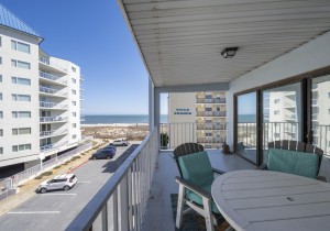 60east3e-6-bal-view.jpg