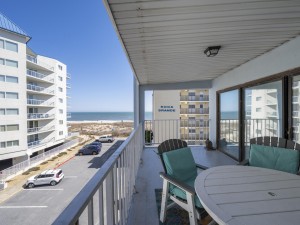 60east3e-6-bal-view.jpg