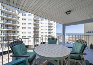 60east3e-7-balcony.jpg