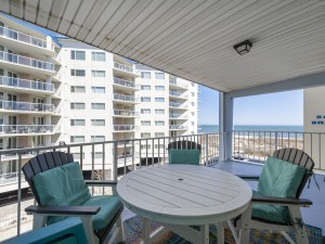 60east3e-7-balcony.jpg