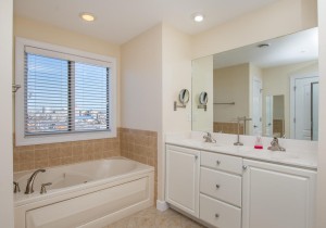 marinerswatch306-5287-master-bath.jpg