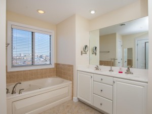 marinerswatch306-5287-master-bath.jpg