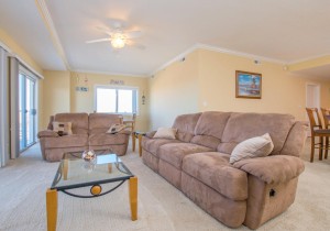 marinerswatch306-5296-living-area.jpg