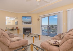 marinerswatch306-5298-living-area.jpg