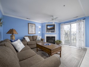astoria303-3-living-area.jpg