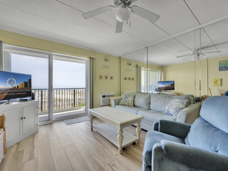 constellation207-4-living-area.jpg