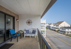 starboard3h-5-balcony-and-view-west.jpg