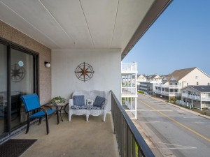 starboard3h-5-balcony-and-view-west.jpg