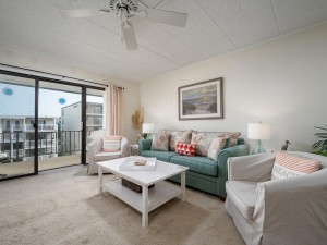 starboard3h-6-living-area.jpg