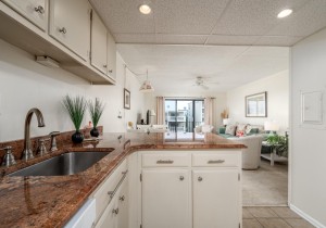 starboard3h-9-kitchen.jpg