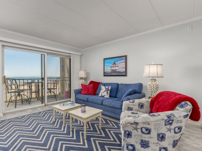 saltysands103-5livingarea.jpg