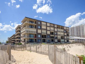 saltysands103-7816-exterior-opt.jpg