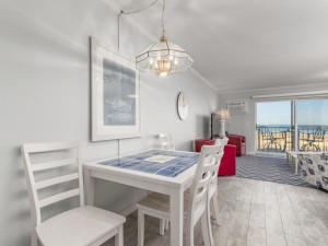 saltysands103-7diningarea.jpg