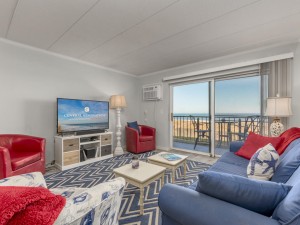 saltysands103-8livingarea.jpg