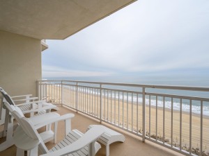 gateway909-2-balcony.jpg